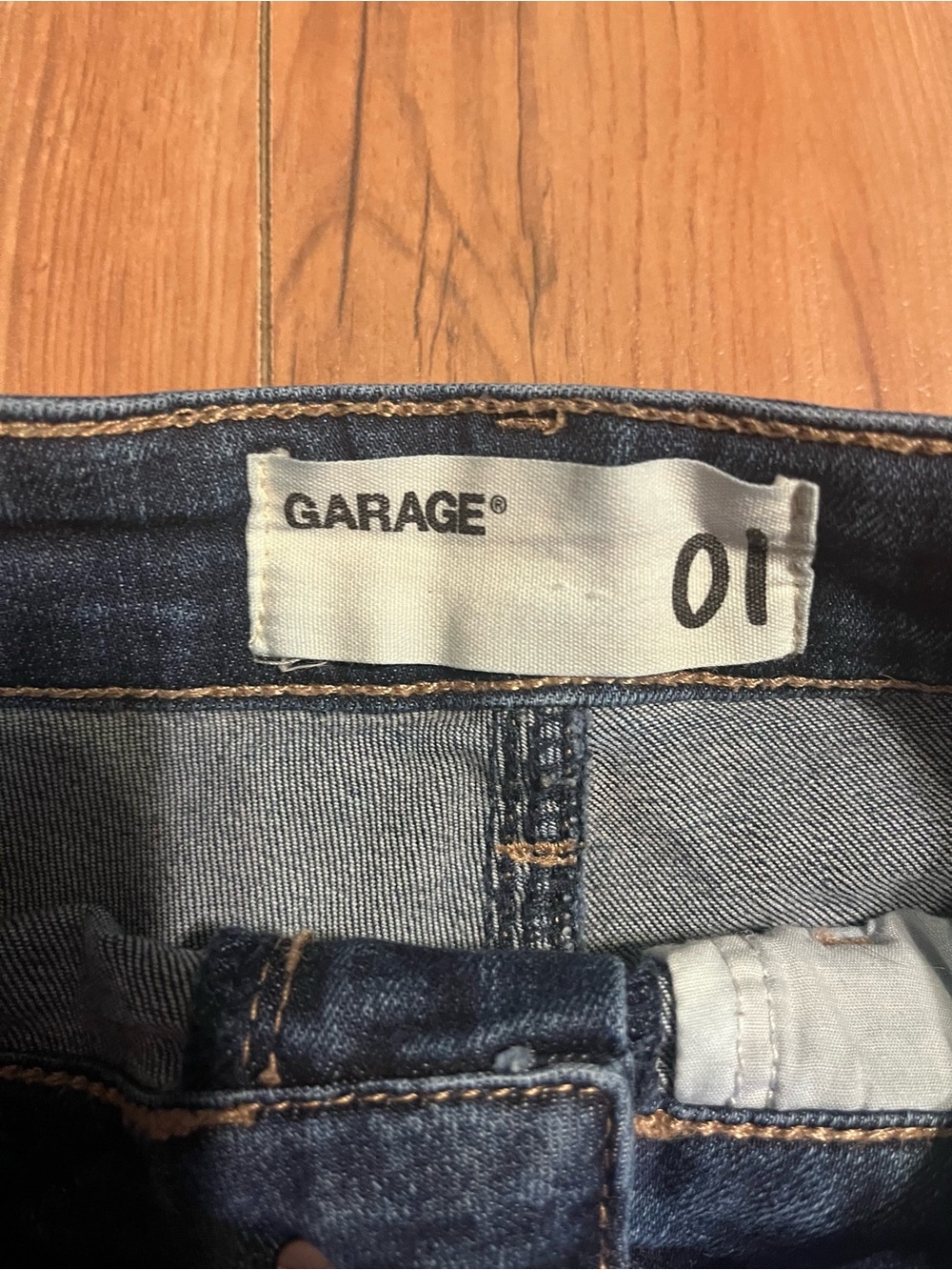 Garage Women's Skinny Jeans - Dark Blue Wash - Picture 4 of 5